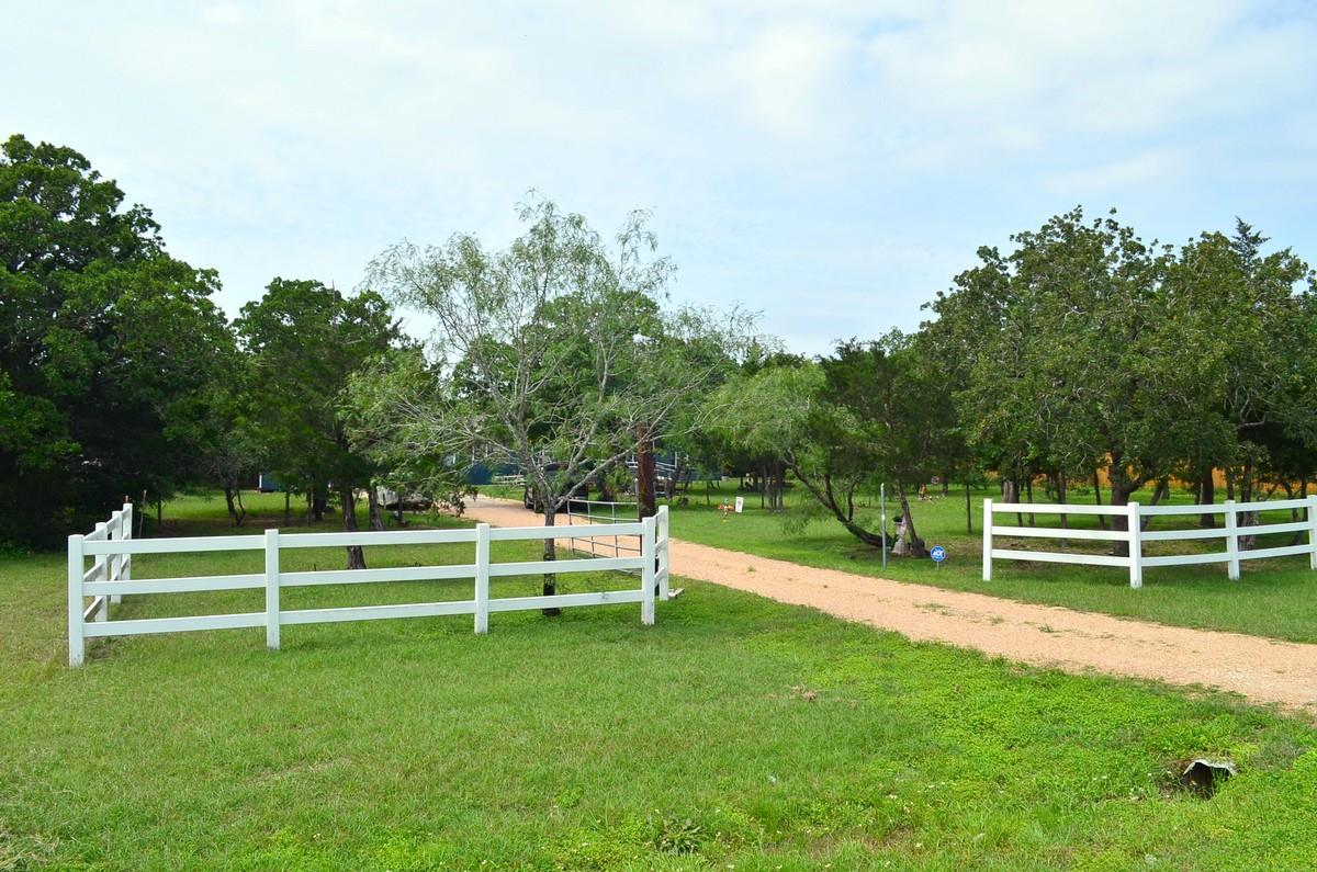 218 Texas Oak DR — photo 3