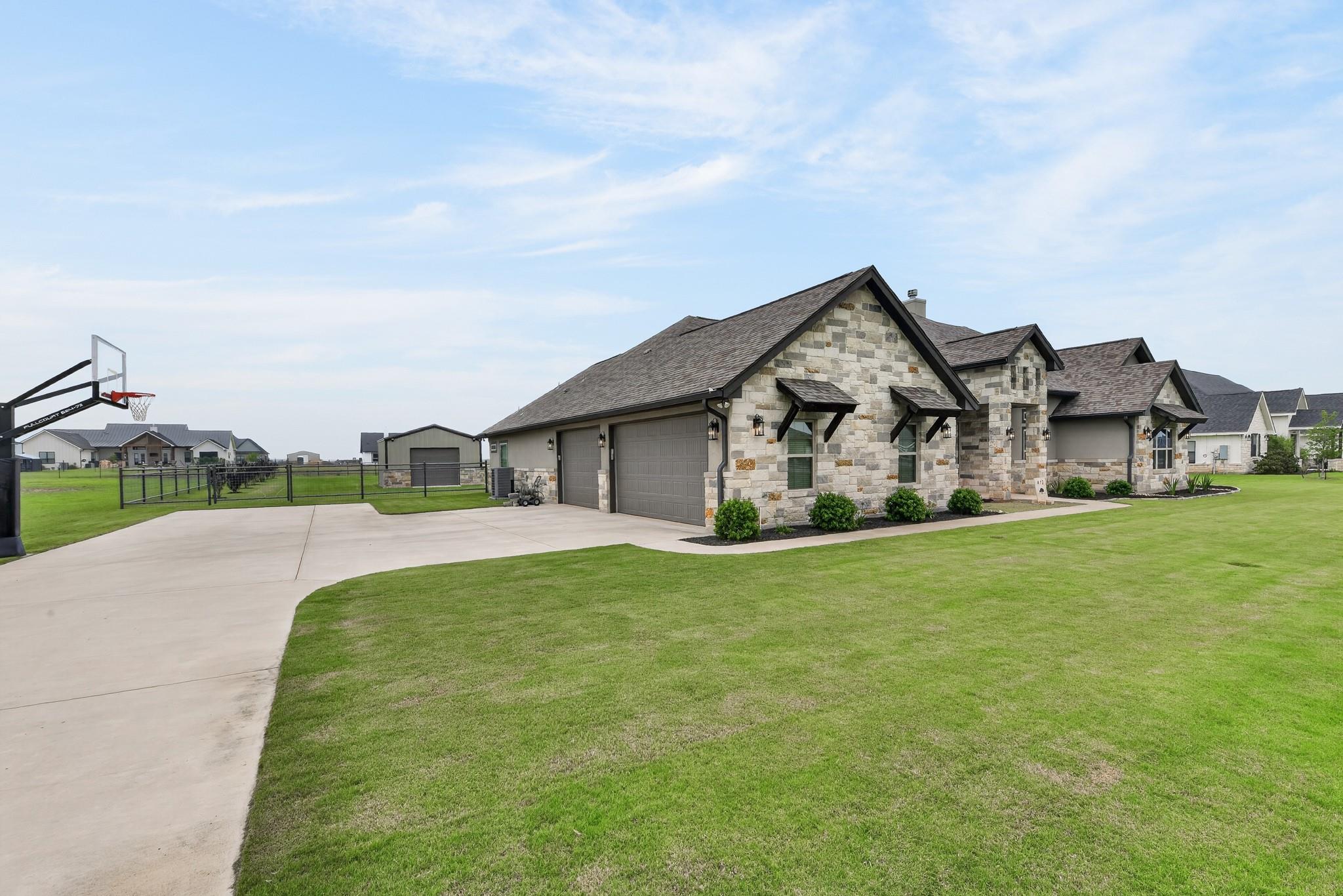 412 Farmstead DR — photo 3