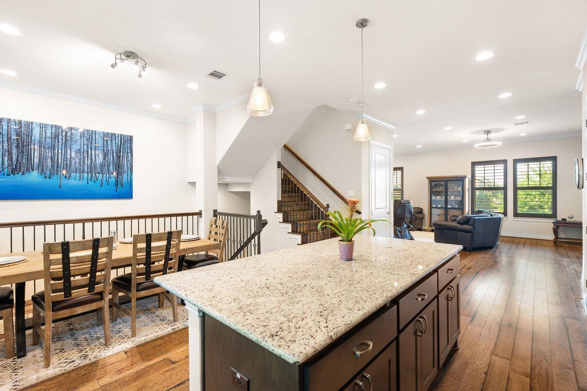 1116 Highknoll LN — photo 5