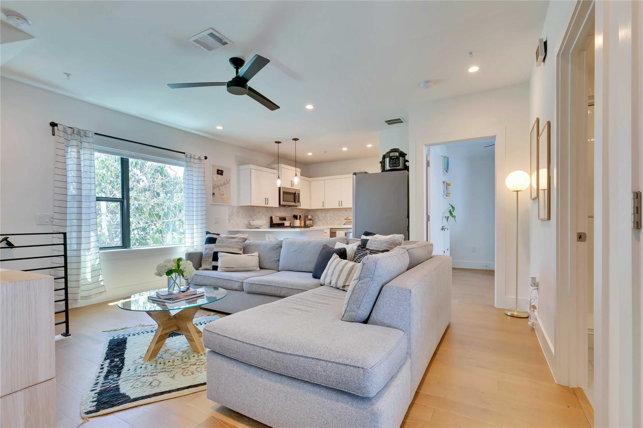 1128 Chicon ST #201 — photo 4