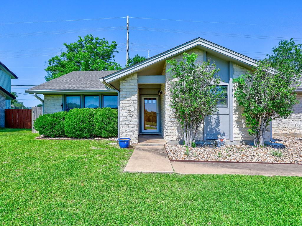 1002 Deep Wood DR — photo 3