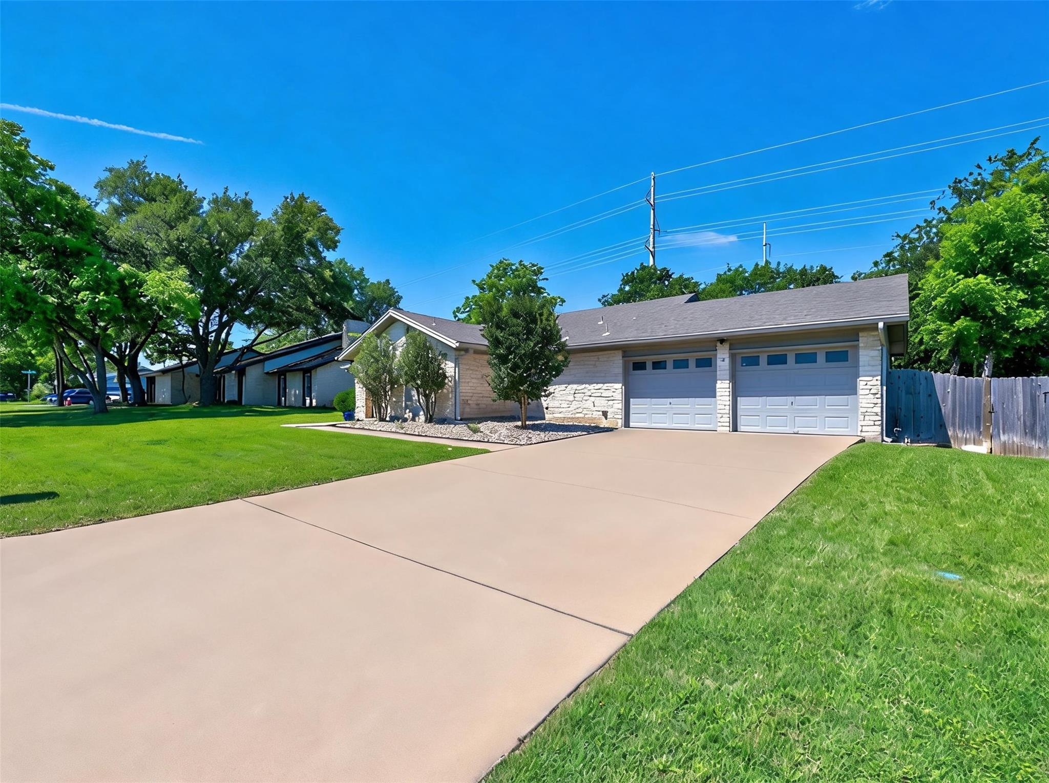 1002 Deep Wood DR — photo 4