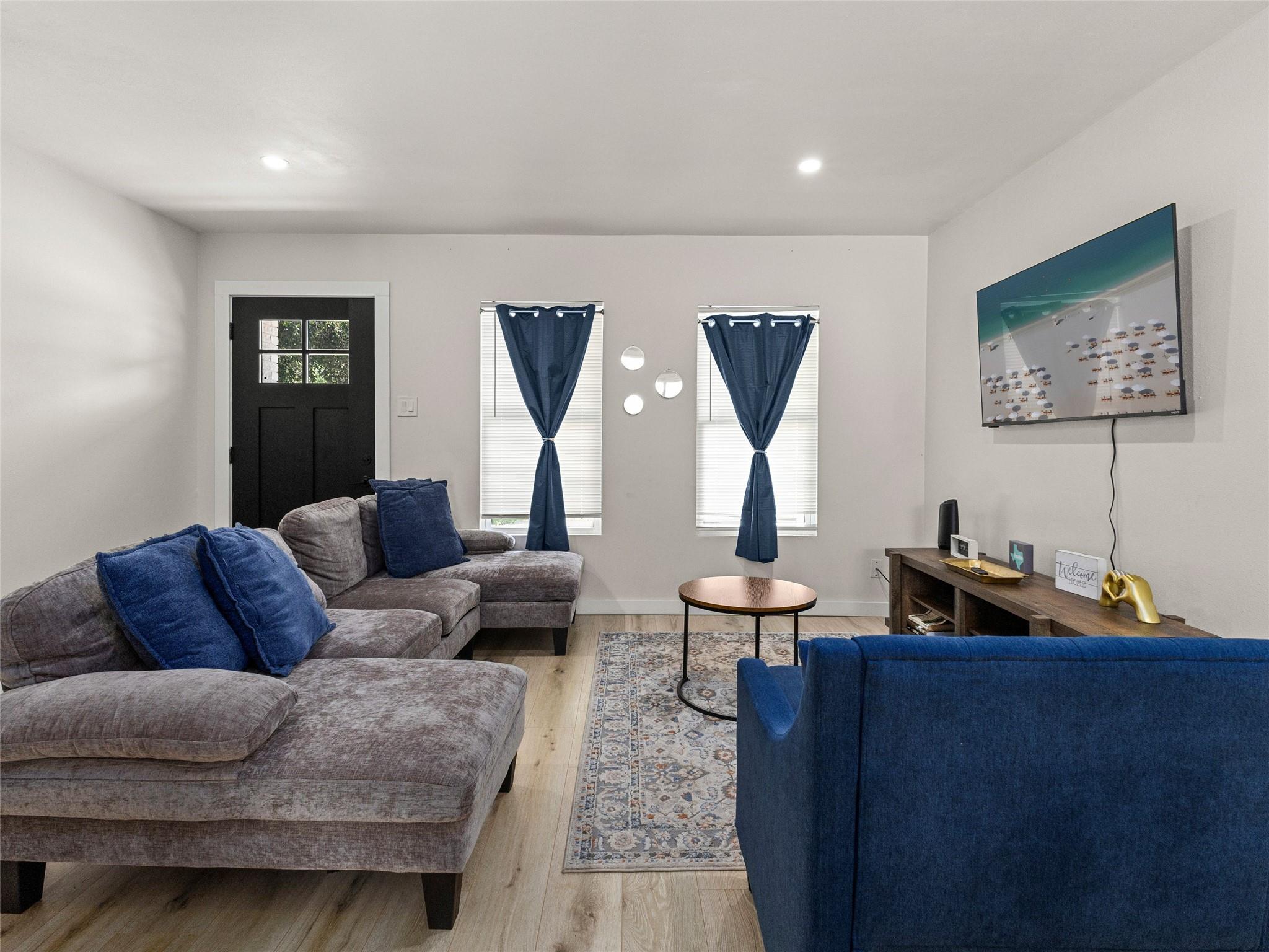 503 Pickwell DR — photo 4