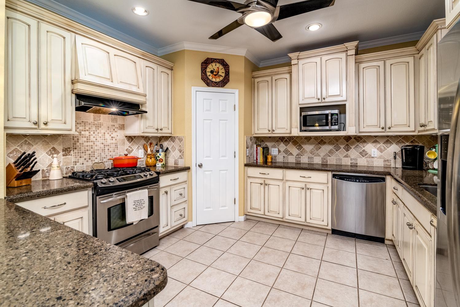 8501 Fulbright LN — photo 3