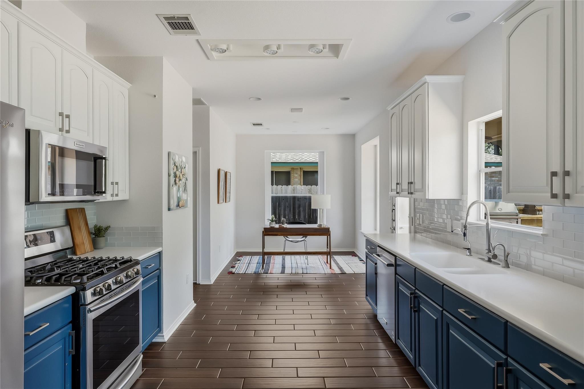 4400 Chickasaw CT — photo 4