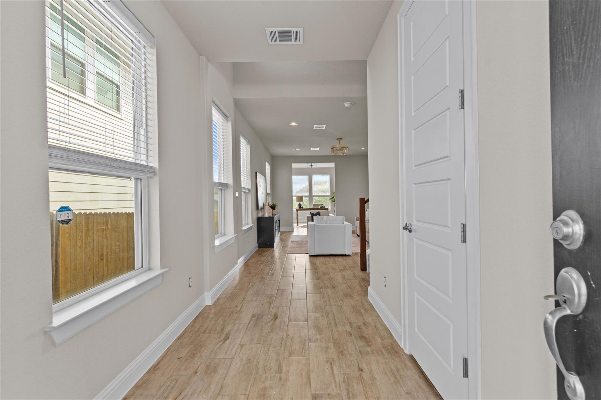 124 Oakstone DR — photo 4