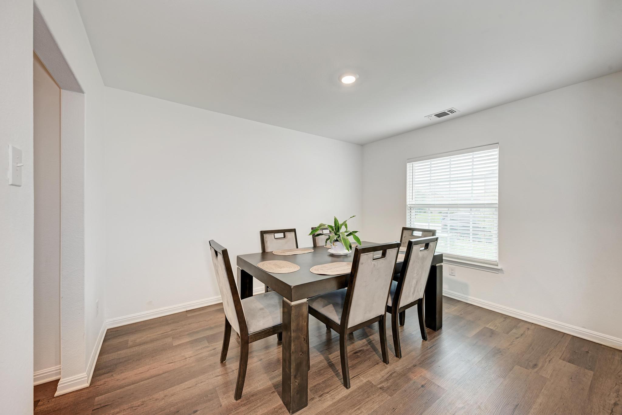 132 Maywood LN — photo 4