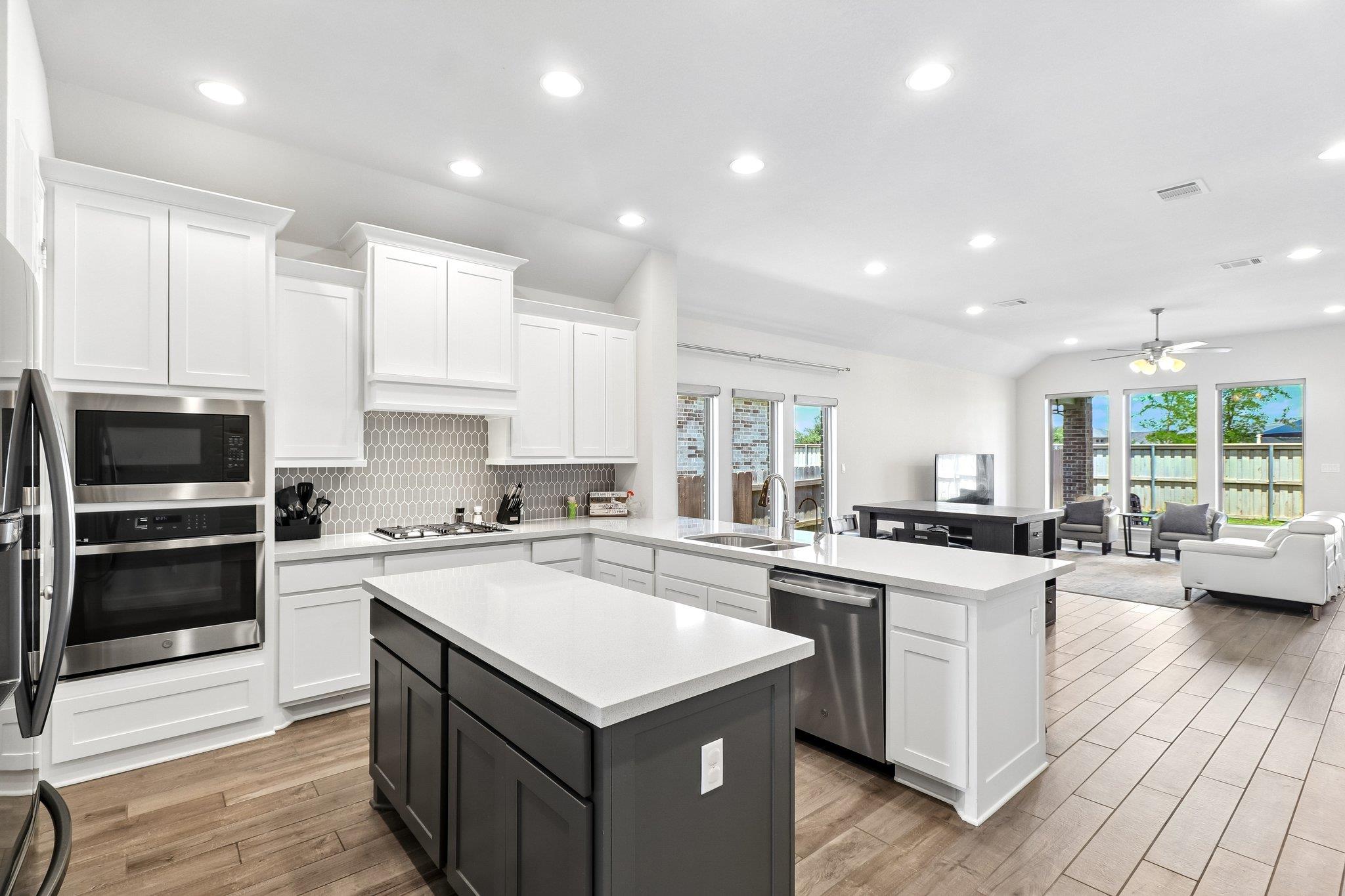 112 Chinaberry BND — photo 4
