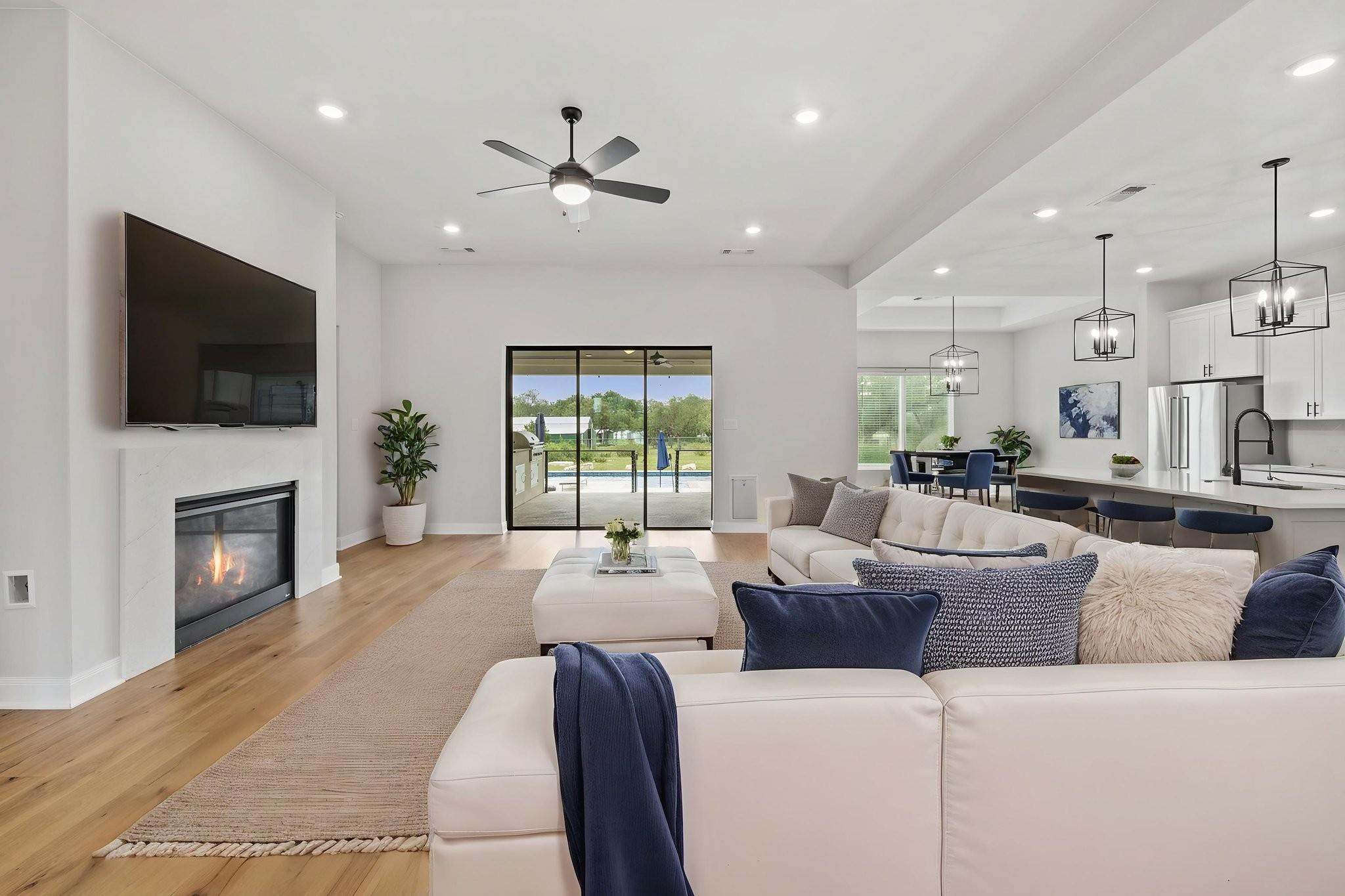 225 Spicewood Trails DR — photo 4