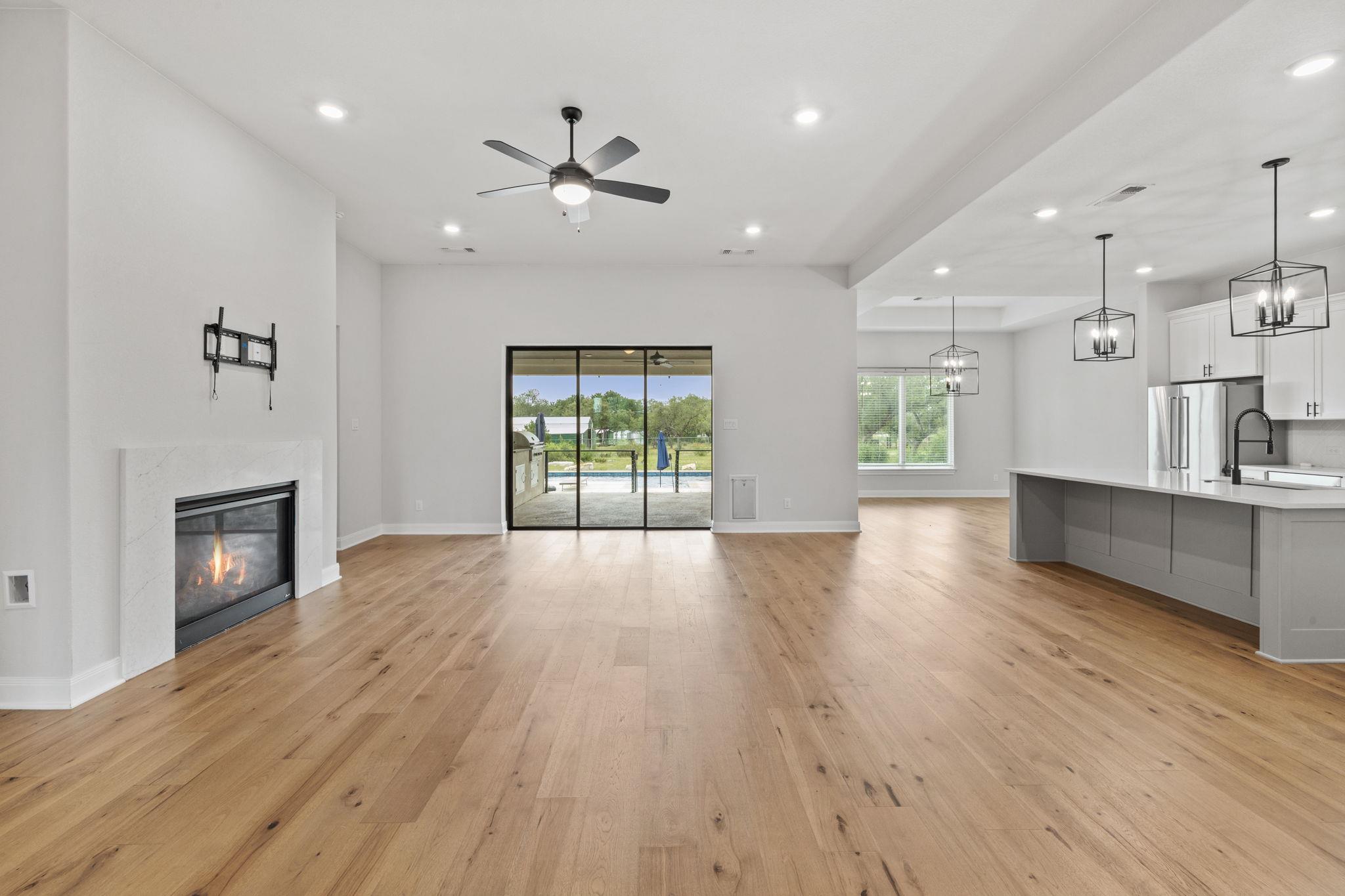 225 Spicewood Trails DR — photo 5