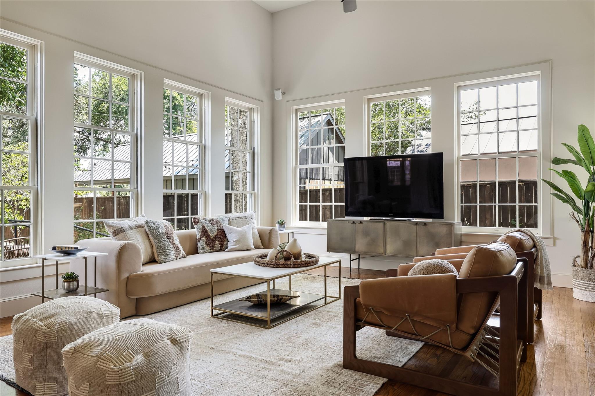 4705 Fairview DR — photo 3