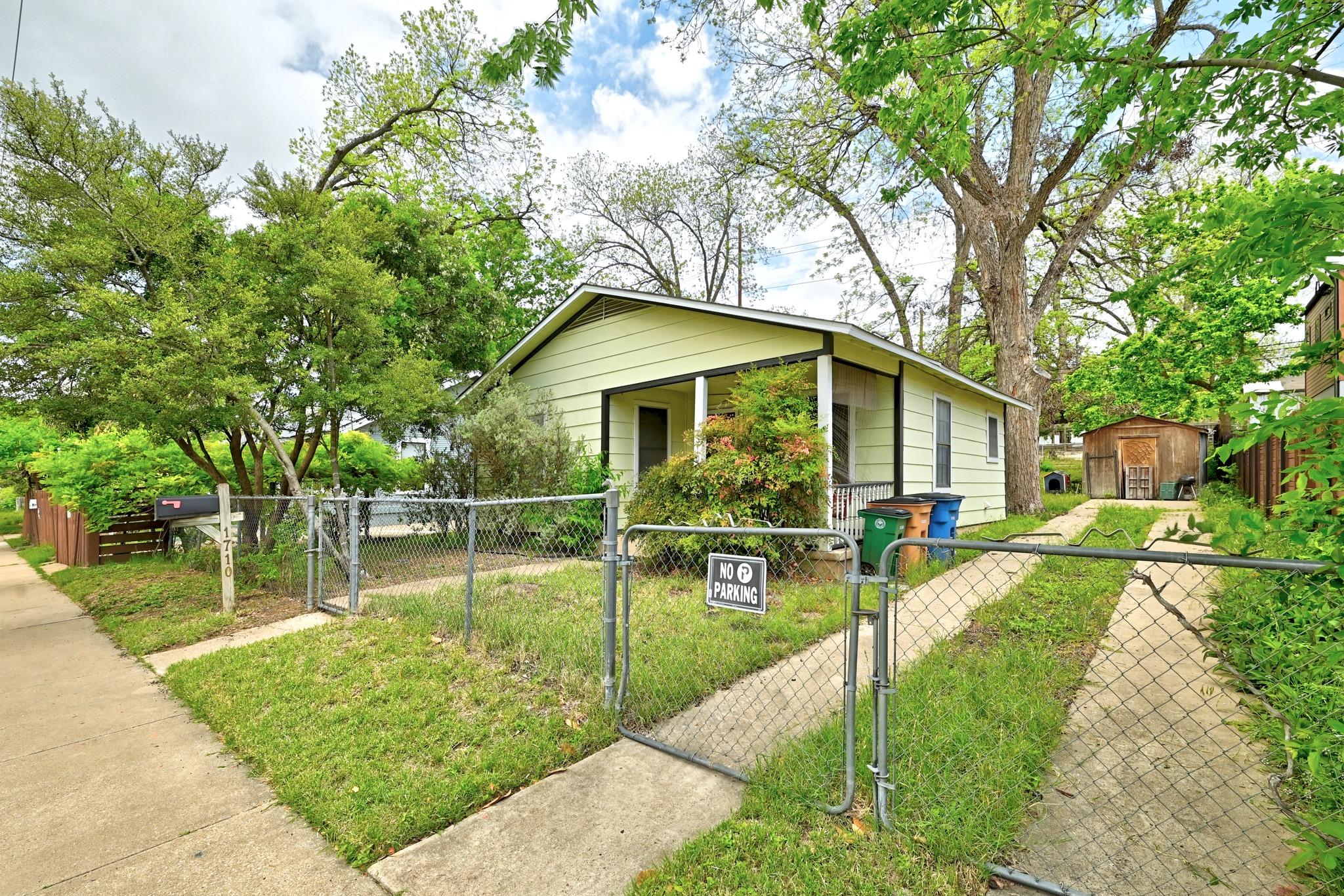 1710 Holly ST — photo 3