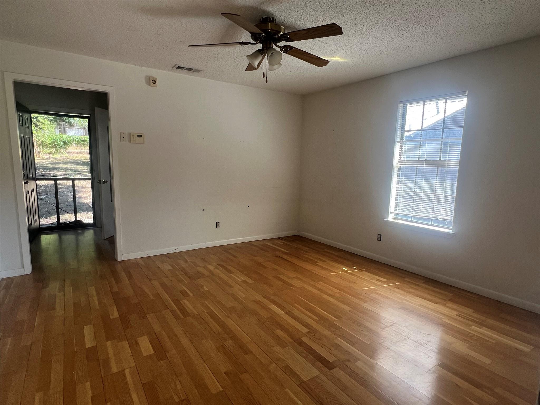 1710 Holly ST — photo 5