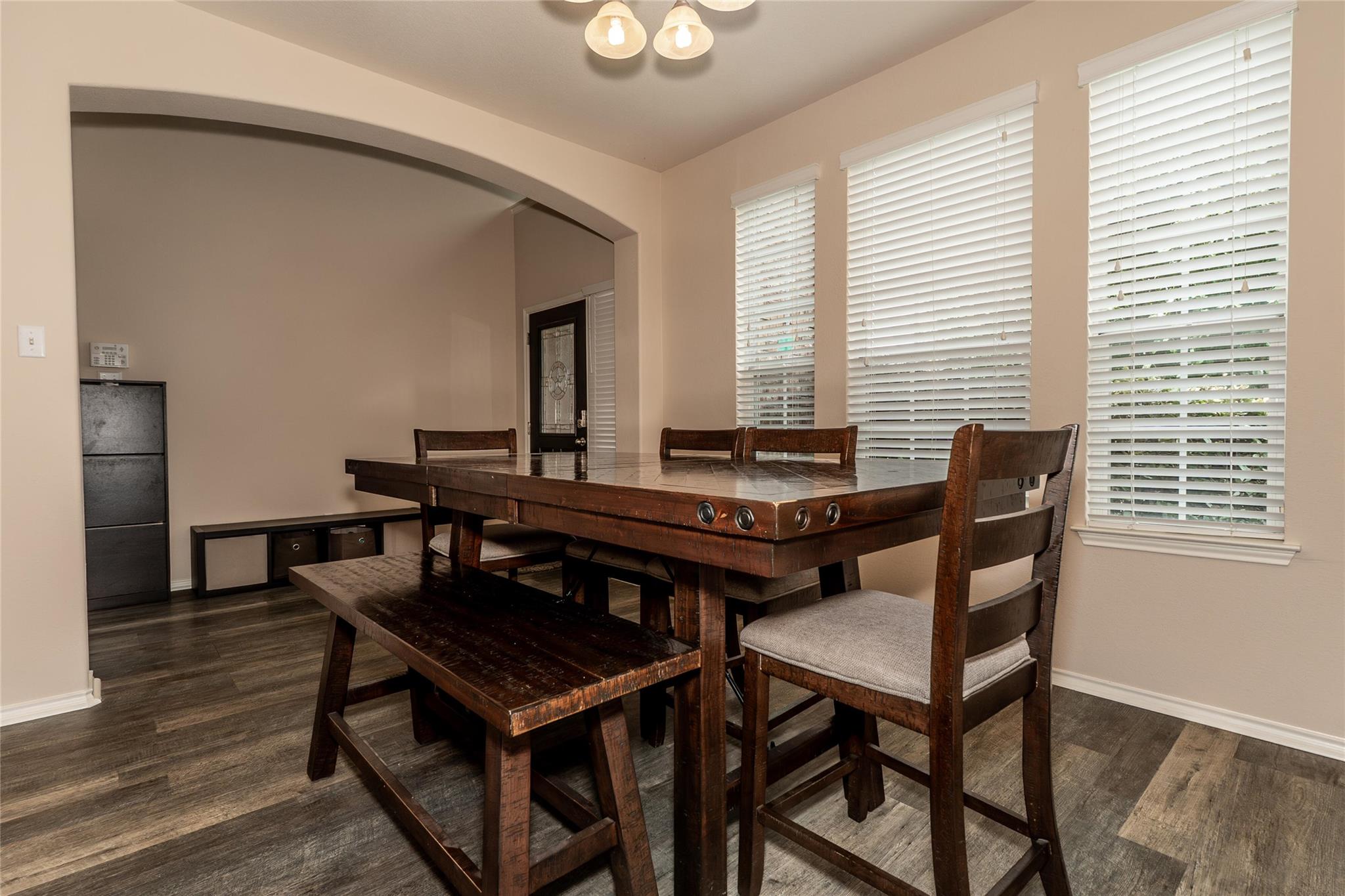 318 Hyltin ST — photo 4