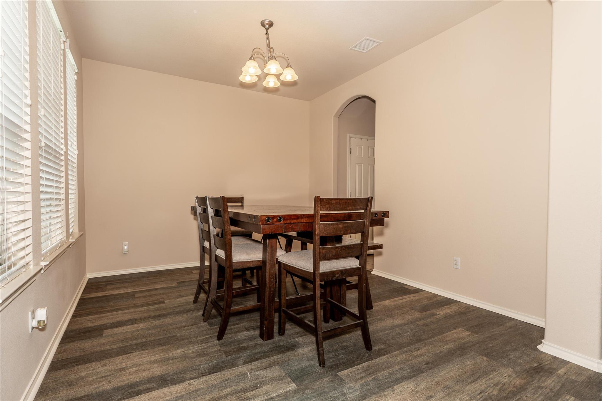 318 Hyltin ST — photo 5