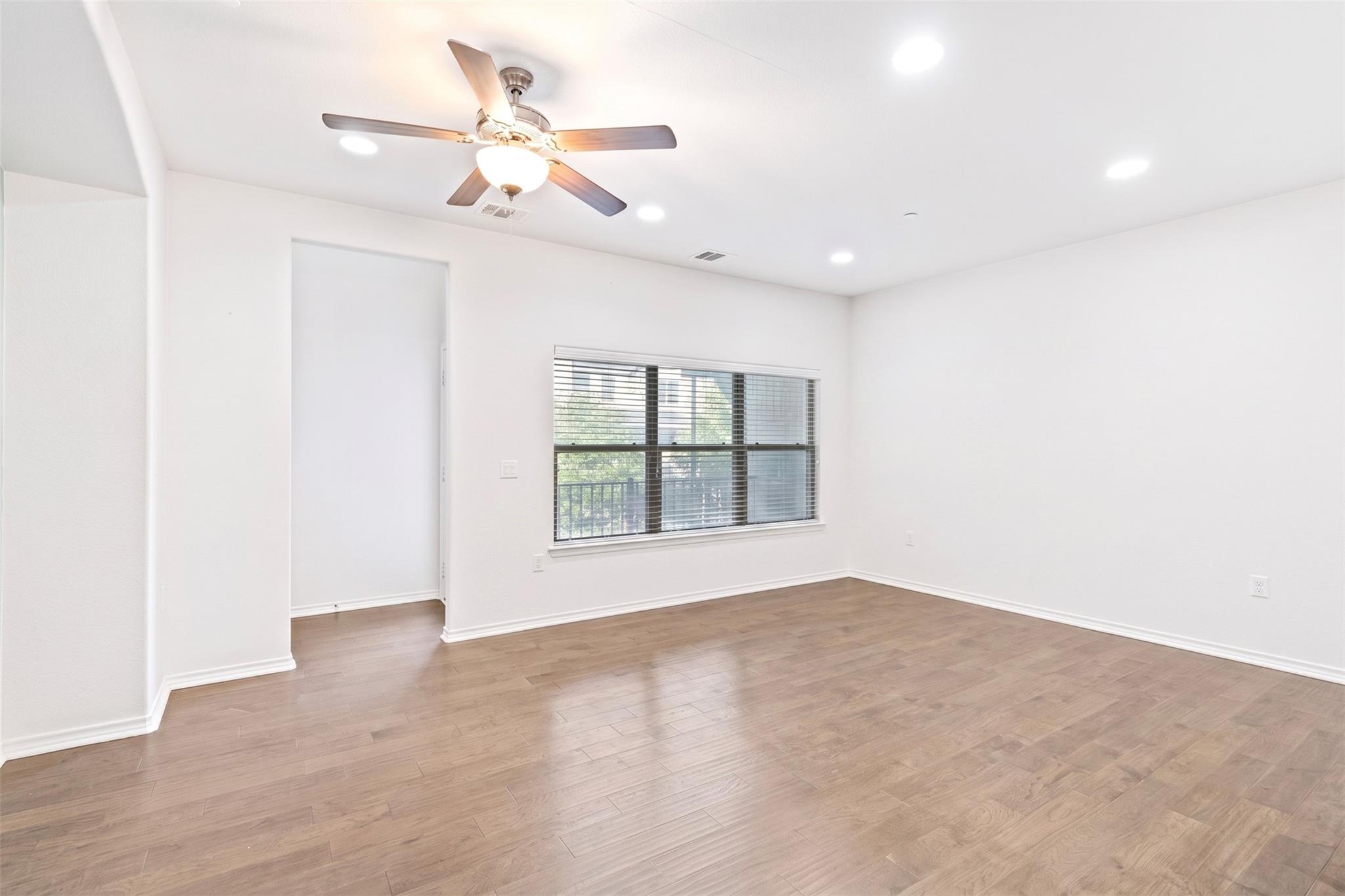208 Birch Oak LN — photo 4