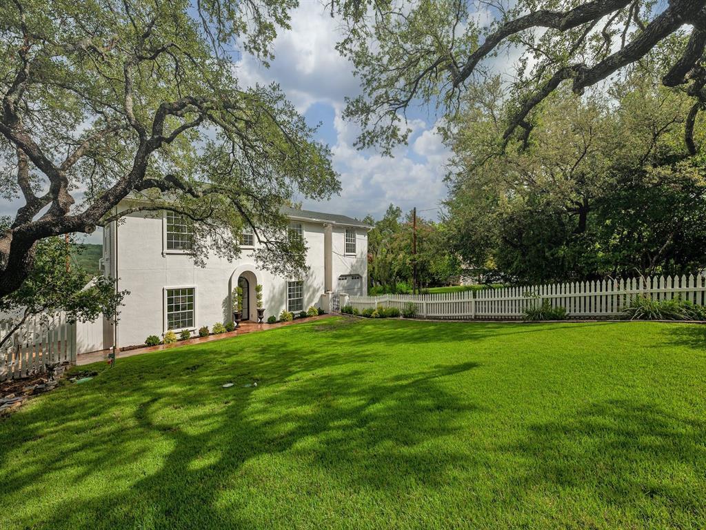 1604 Cliffwood DR — photo 4