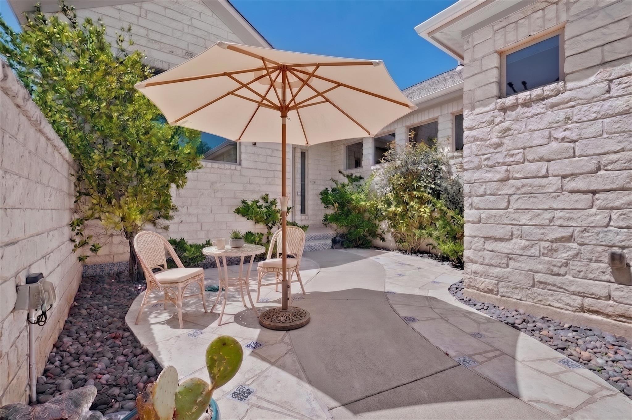 1902 Floresta DR — photo 3
