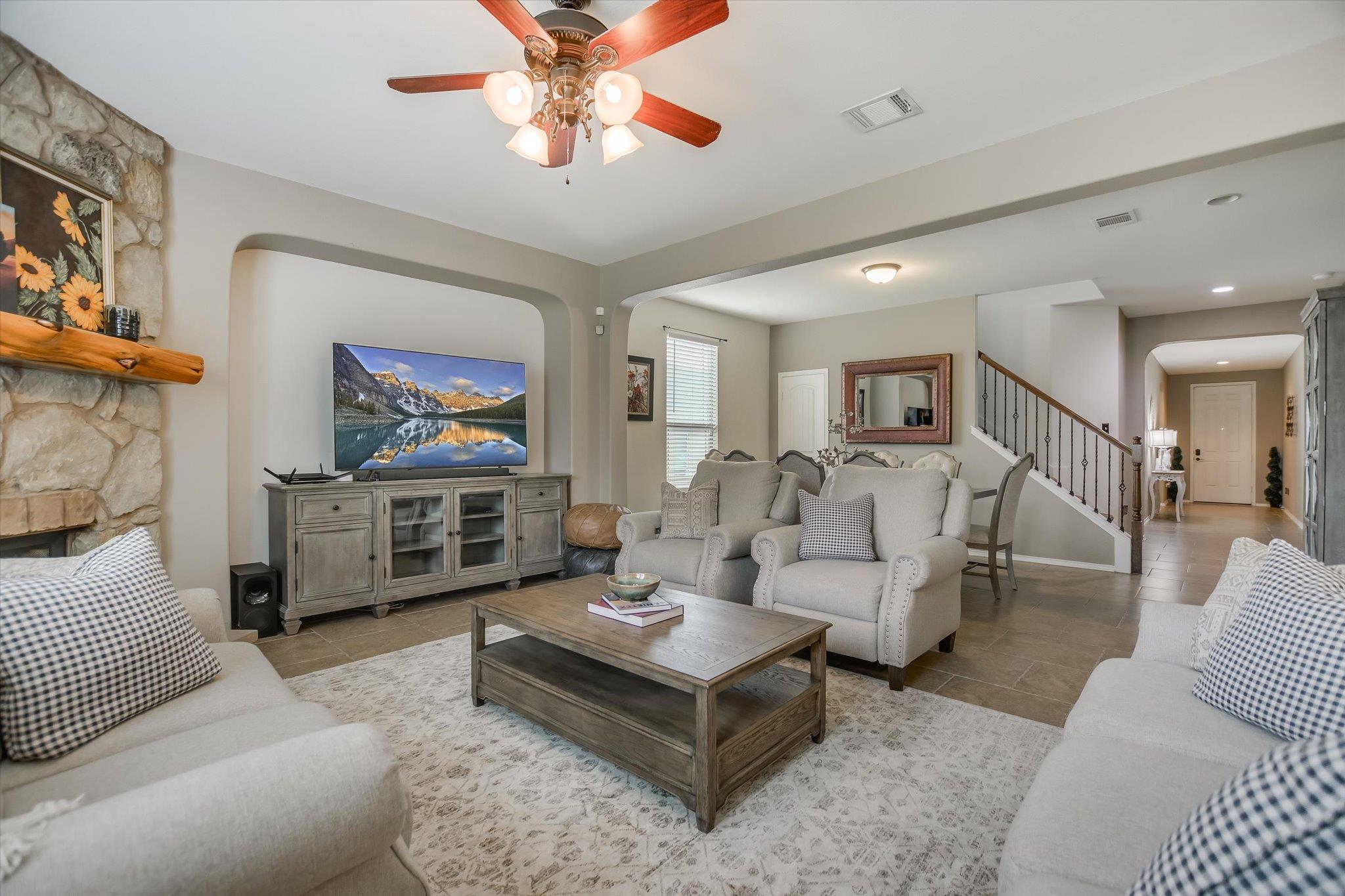 112 Pauline CV — photo 3