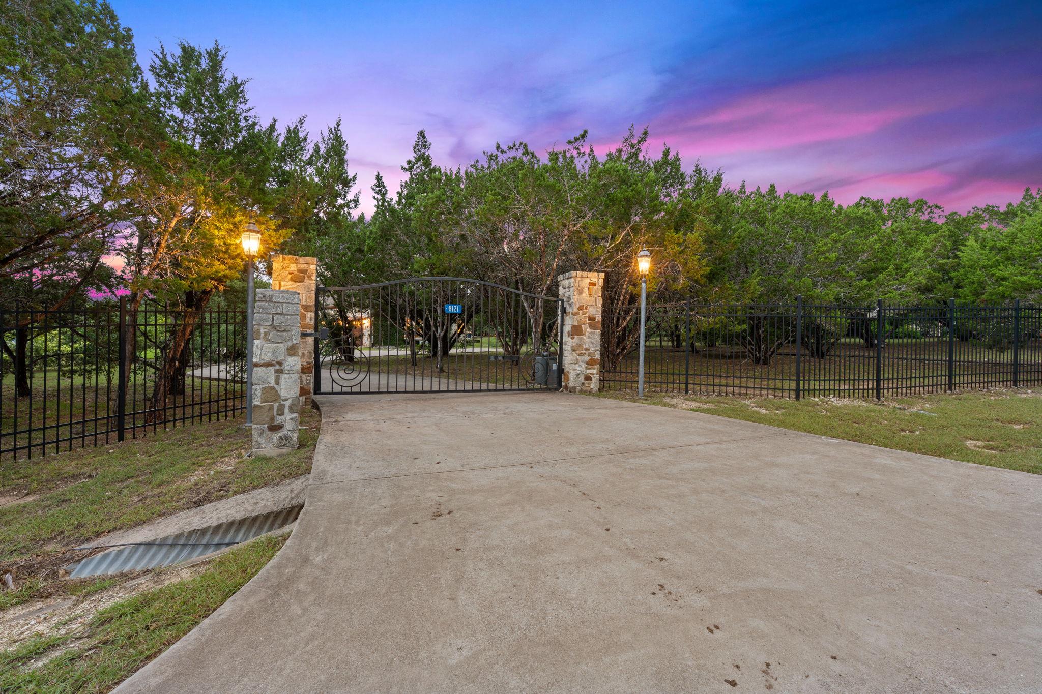 8121 Bluff TRL — photo 4