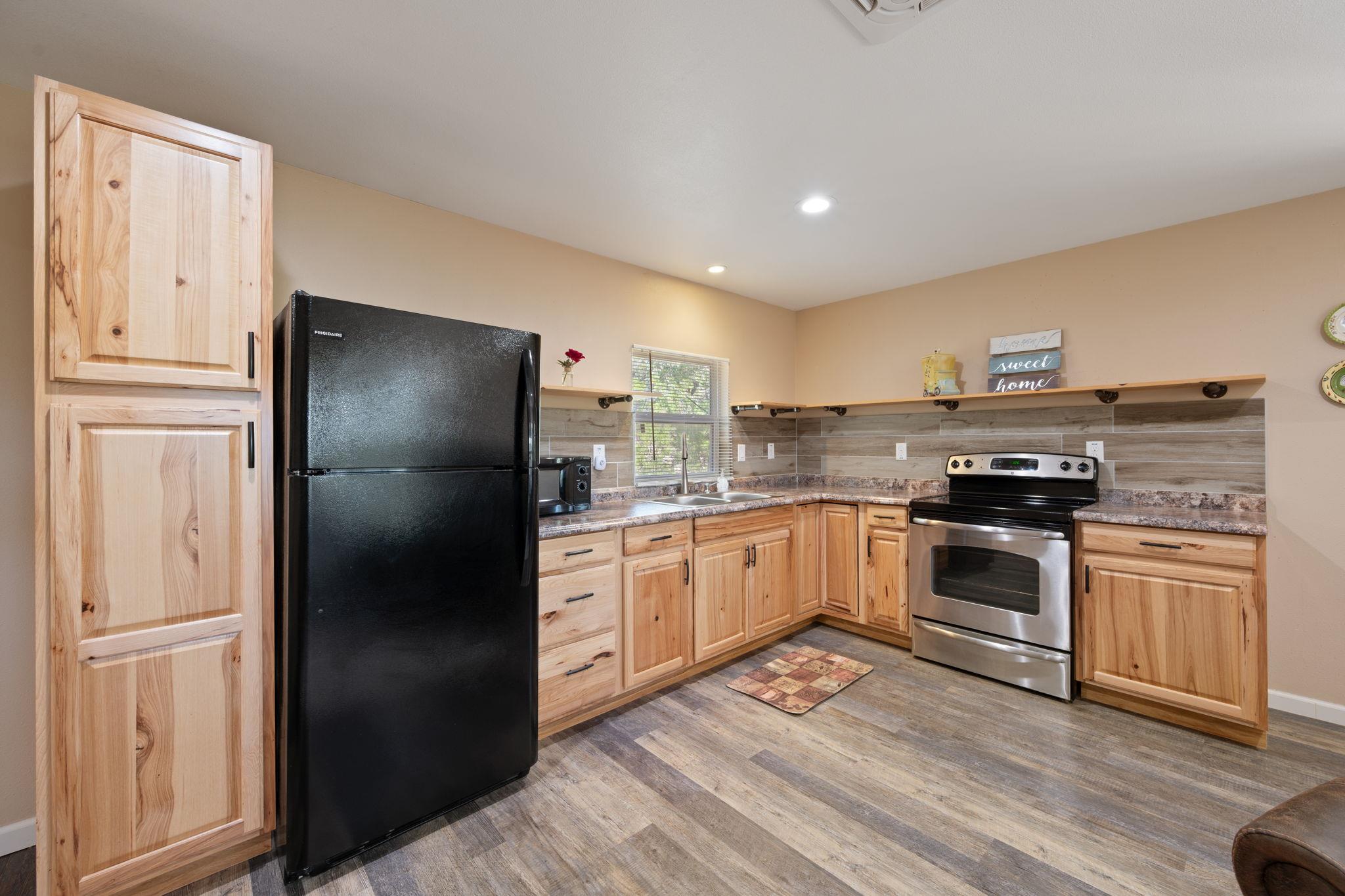 6925 White Hills LN — photo 4