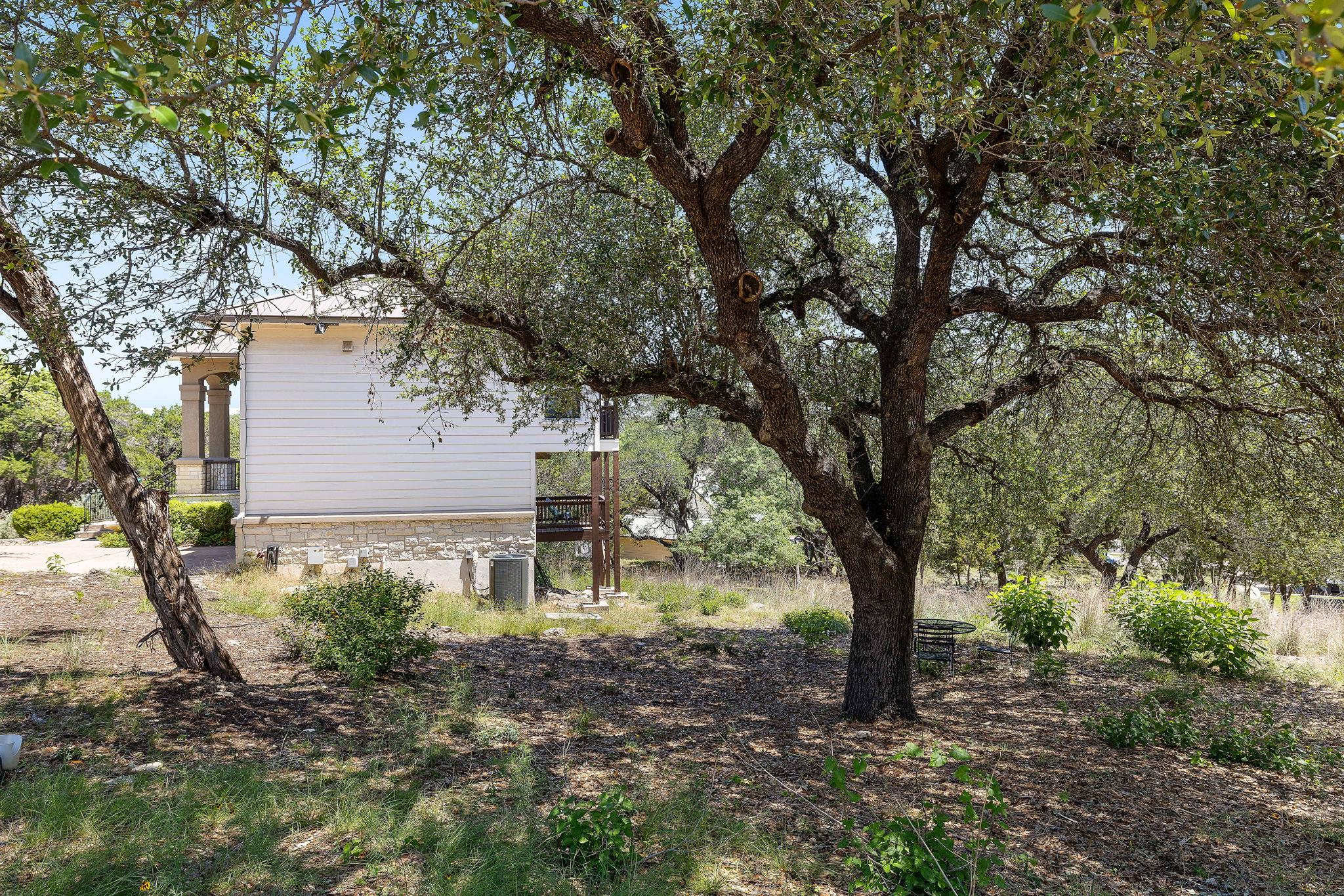 501 Lakeland CIR — photo 3