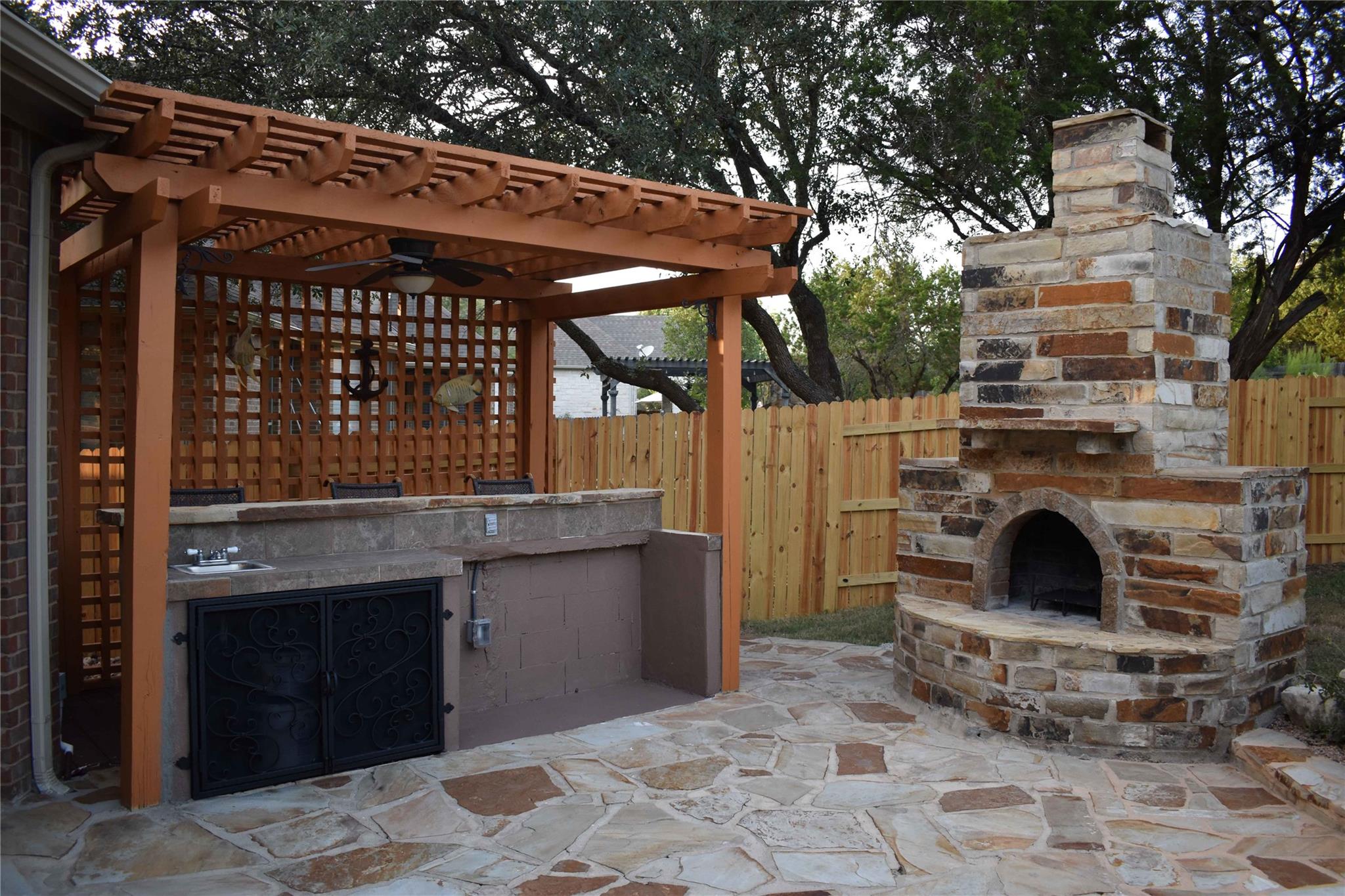 560 Aspen DR — photo 4