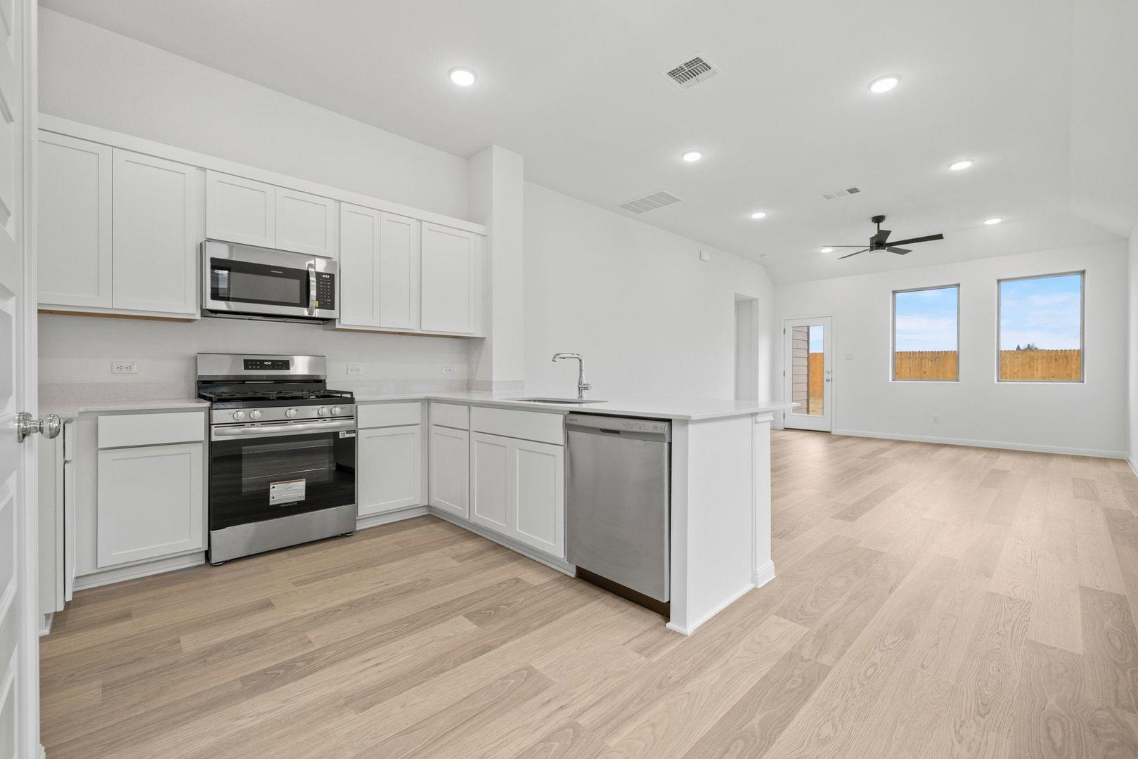 214 Hornet ST — photo 3