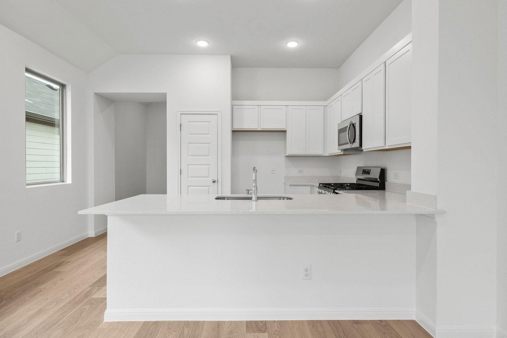 214 Hornet ST — photo 4