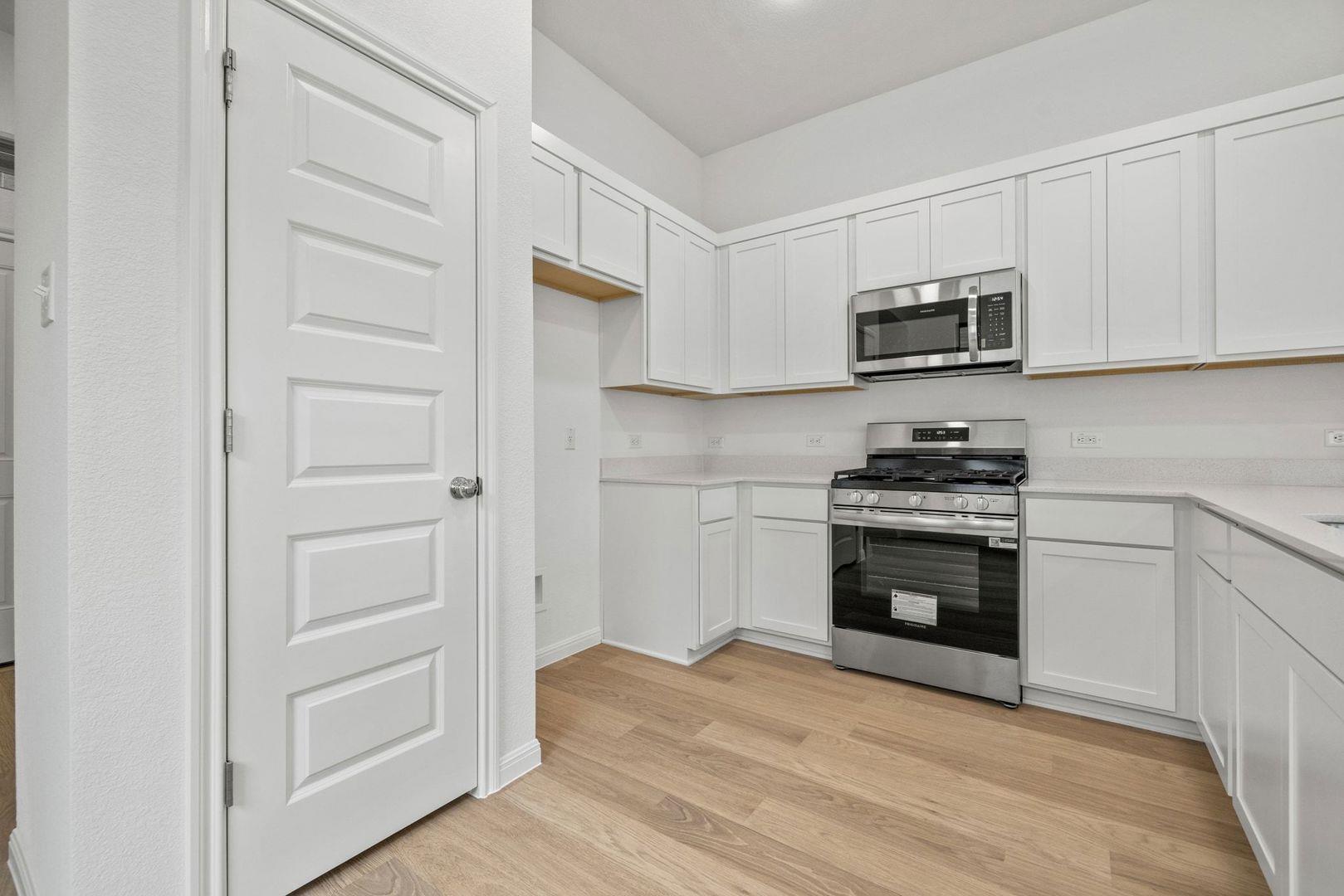 214 Hornet ST — photo 5