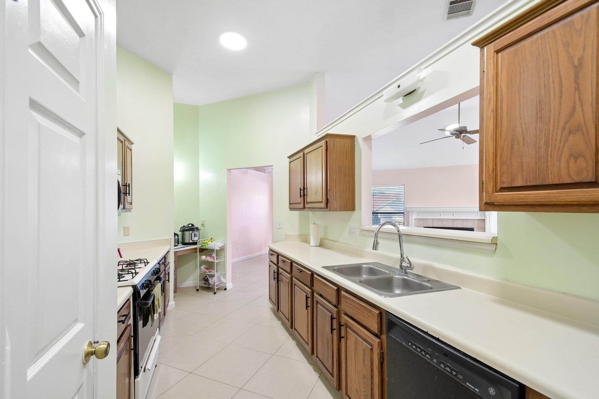 1801 Twisted Oak DR — photo 5
