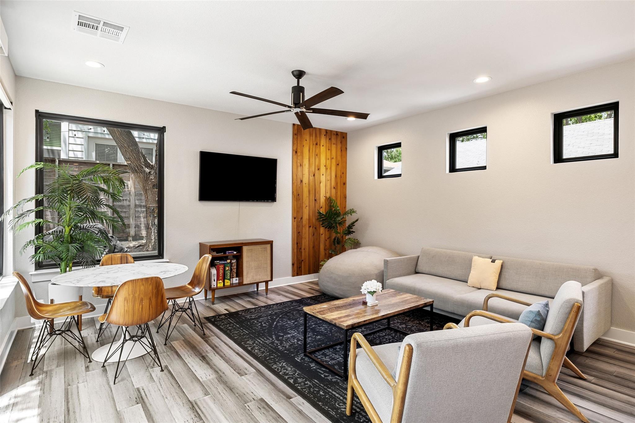 2202 Santa Rita ST — photo 4