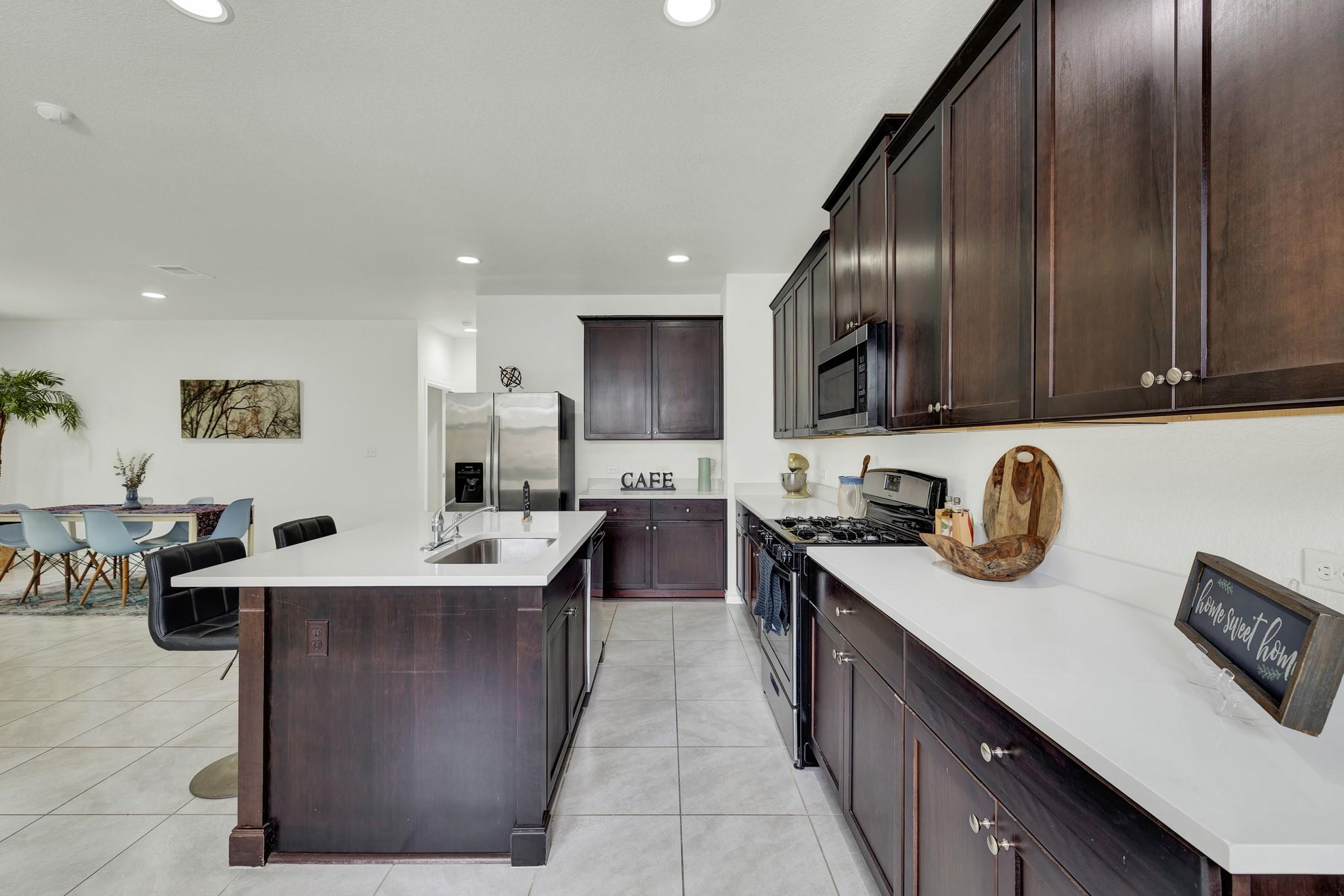 216 MARY MAX CIR — photo 3
