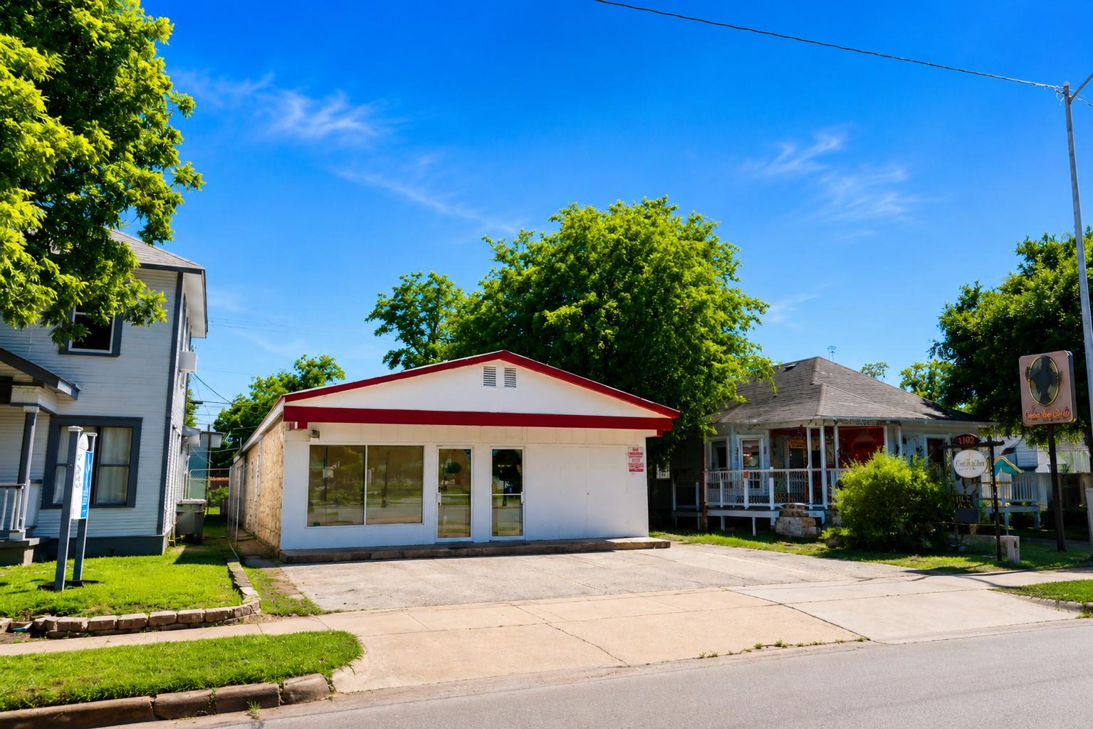 2113 Cesar Chavez ST — photo 4