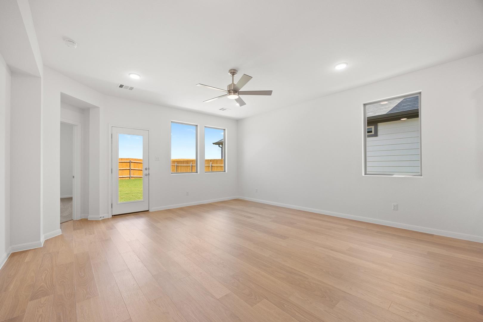 220 Hornet ST — photo 4