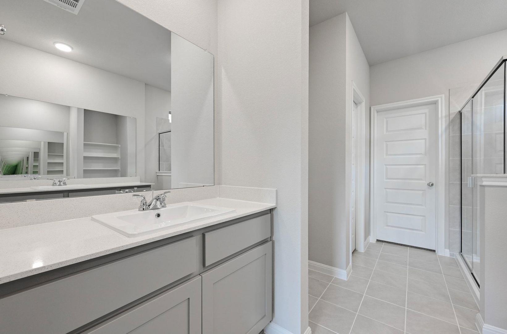 216 Hornet ST — photo 4