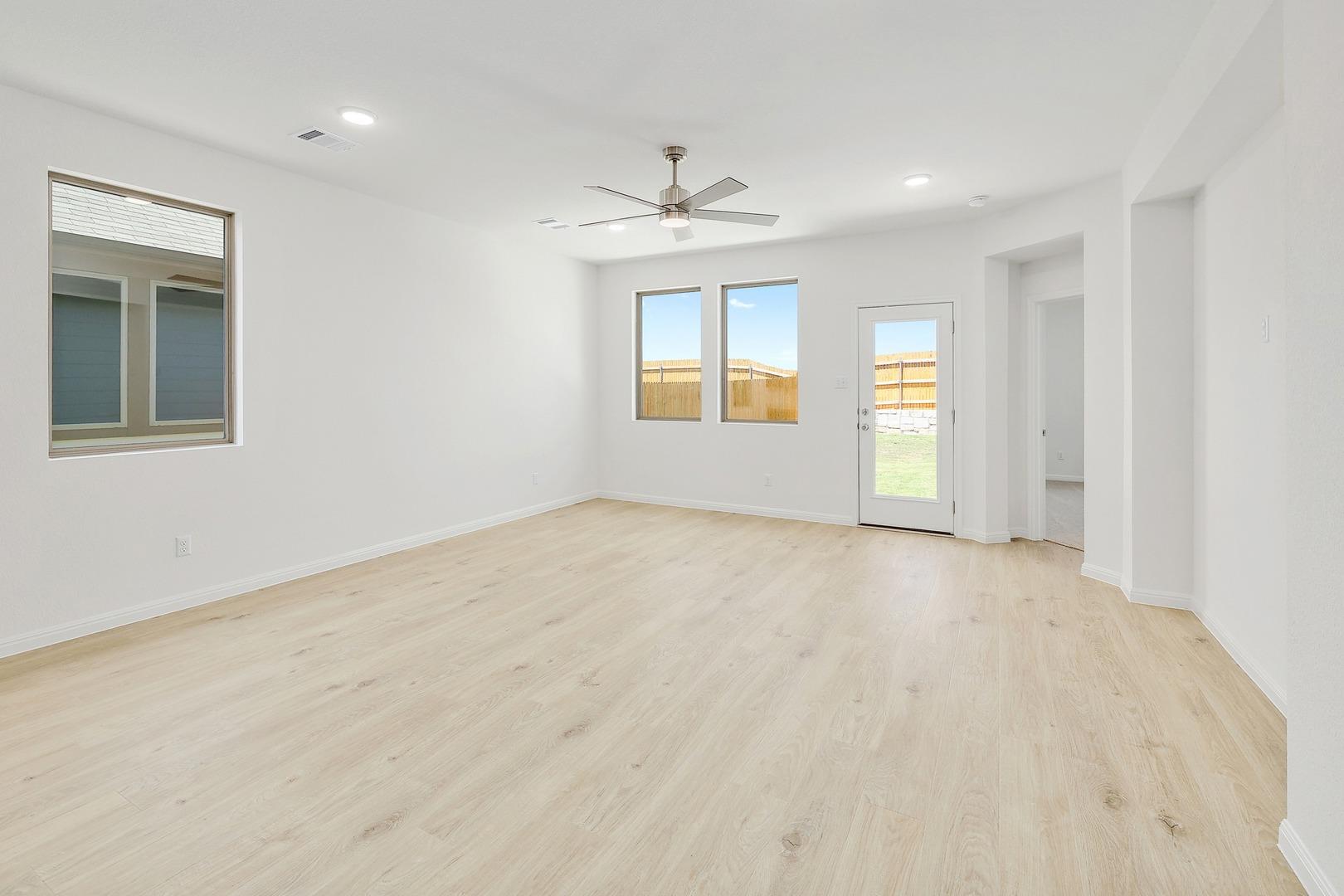 210 Hornet ST — photo 3