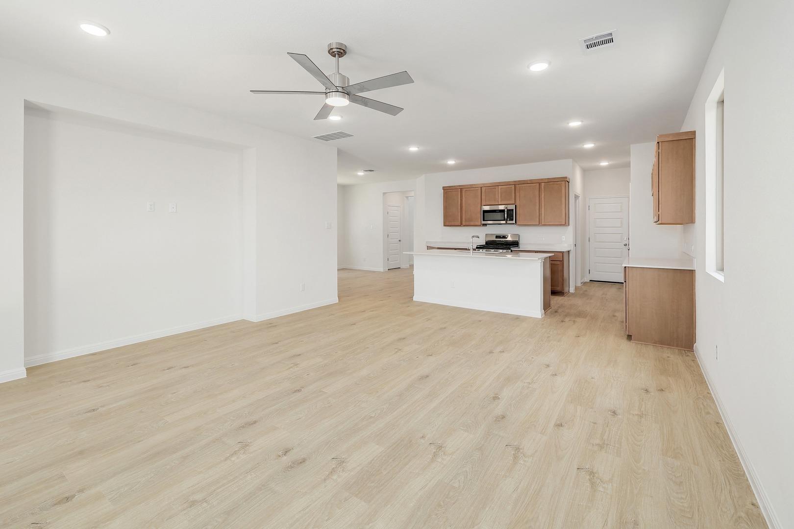 210 Hornet ST — photo 4