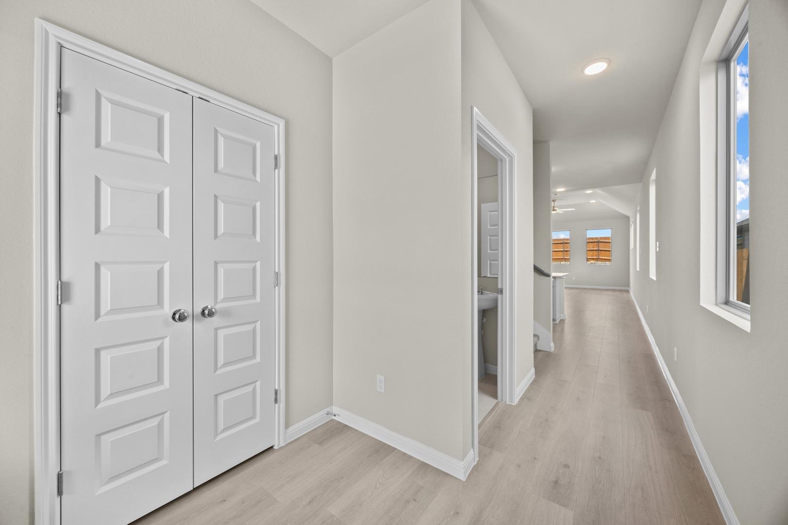 206 Hornet ST — photo 4