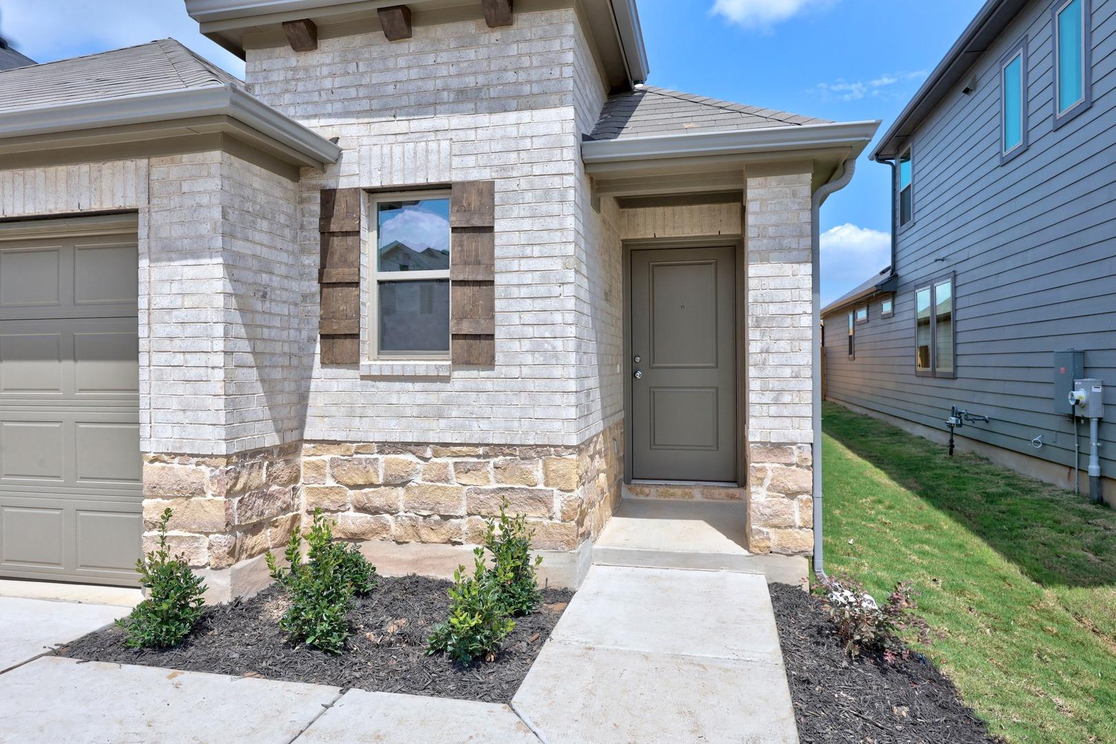 204 Hornet ST — photo 3