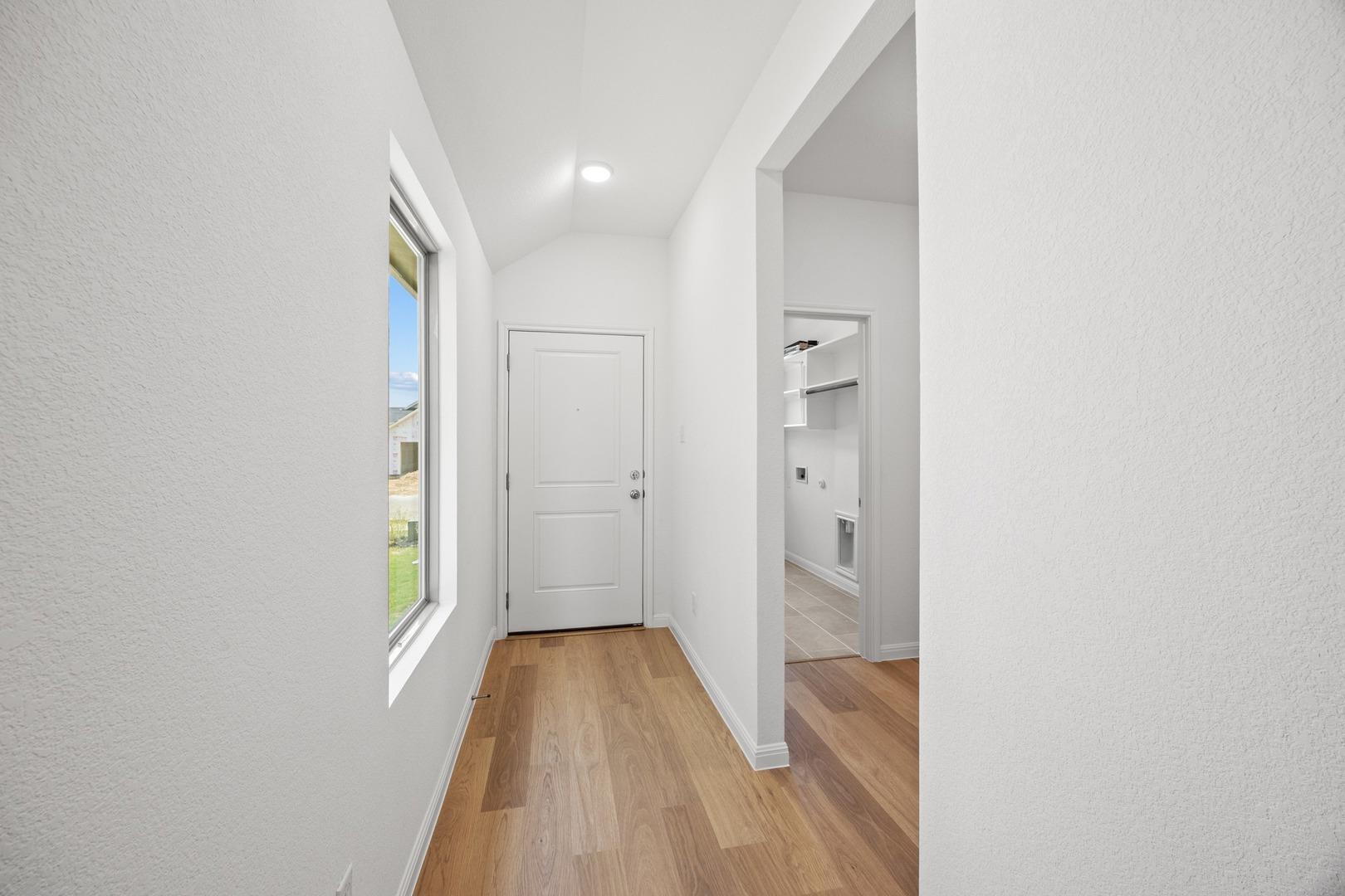 204 Hornet ST — photo 4