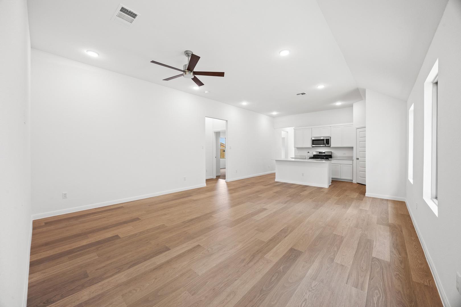 204 Hornet ST — photo 5