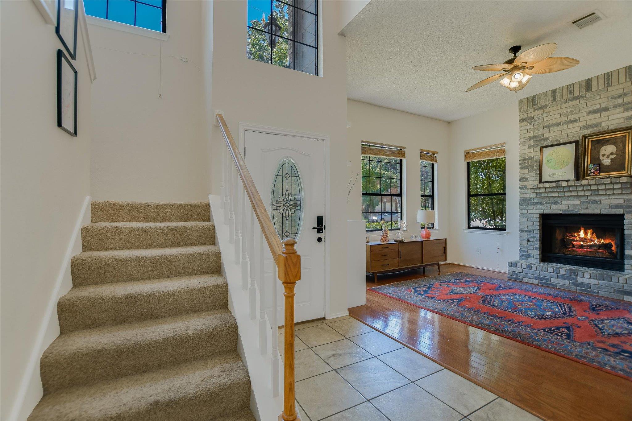1104 Crestview ST — photo 3