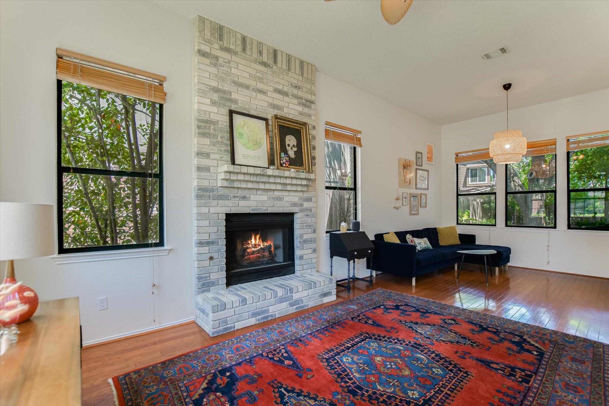 1104 Crestview ST — photo 4