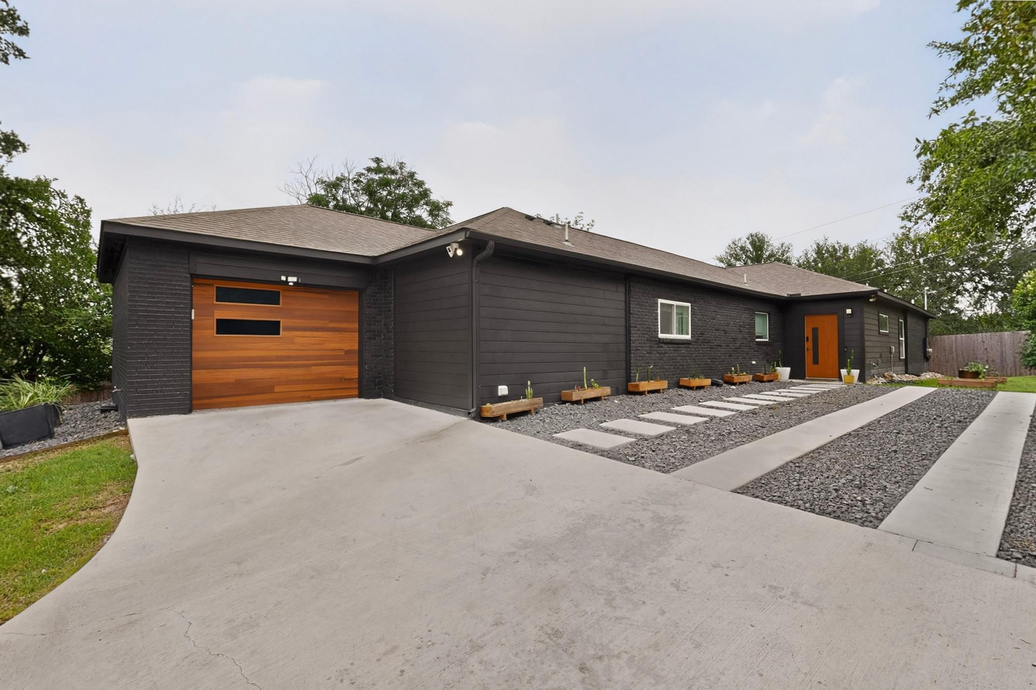 3305 Hycreek DR — photo 3