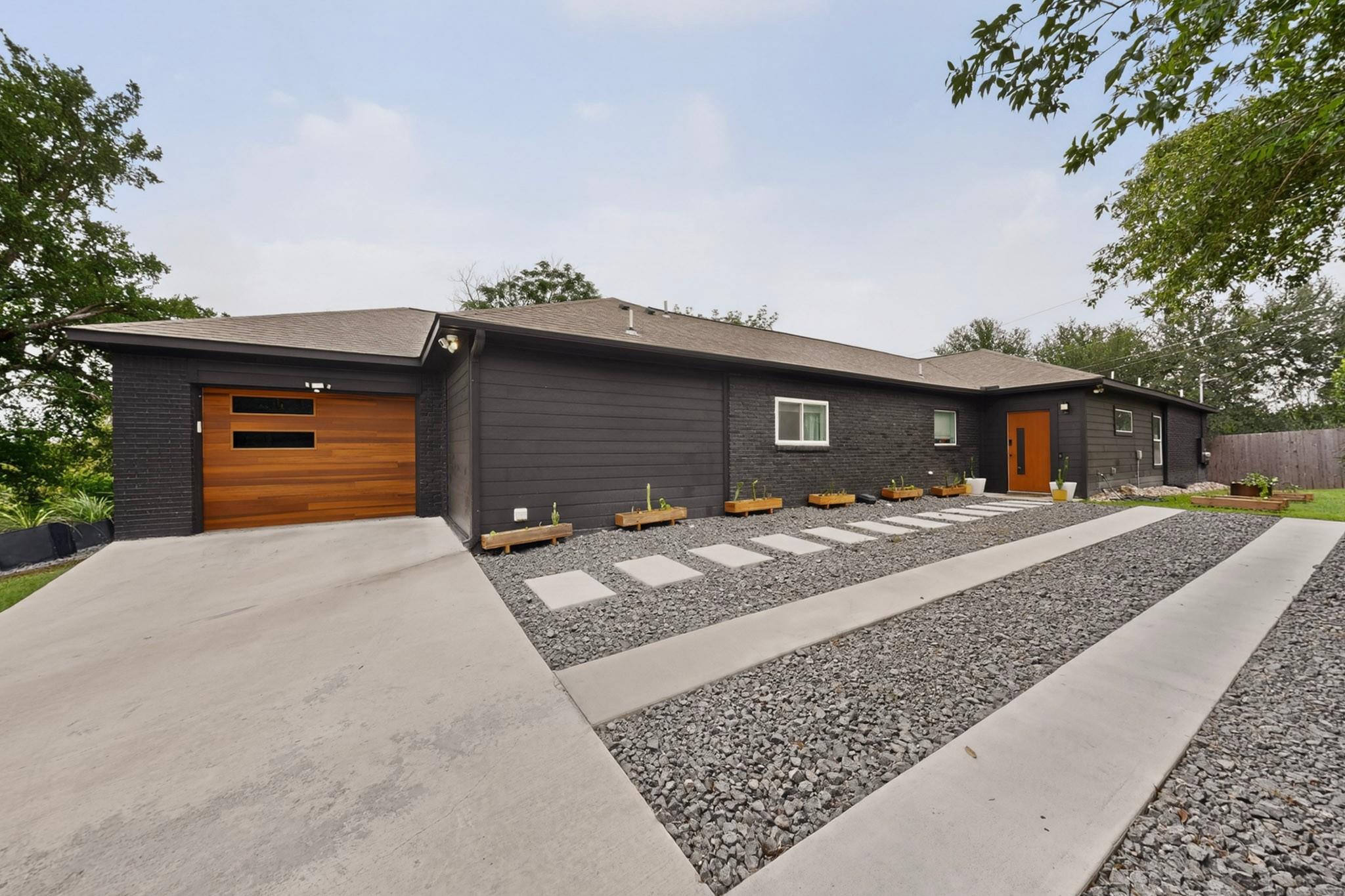 3305 Hycreek DR — photo 4
