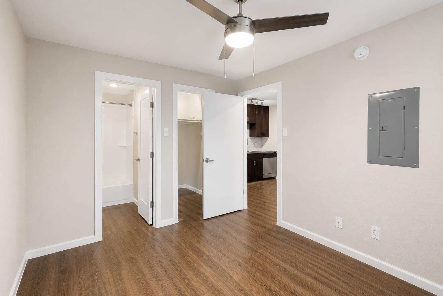 8214 Interstate 35 SVRD SB Highway — photo 4