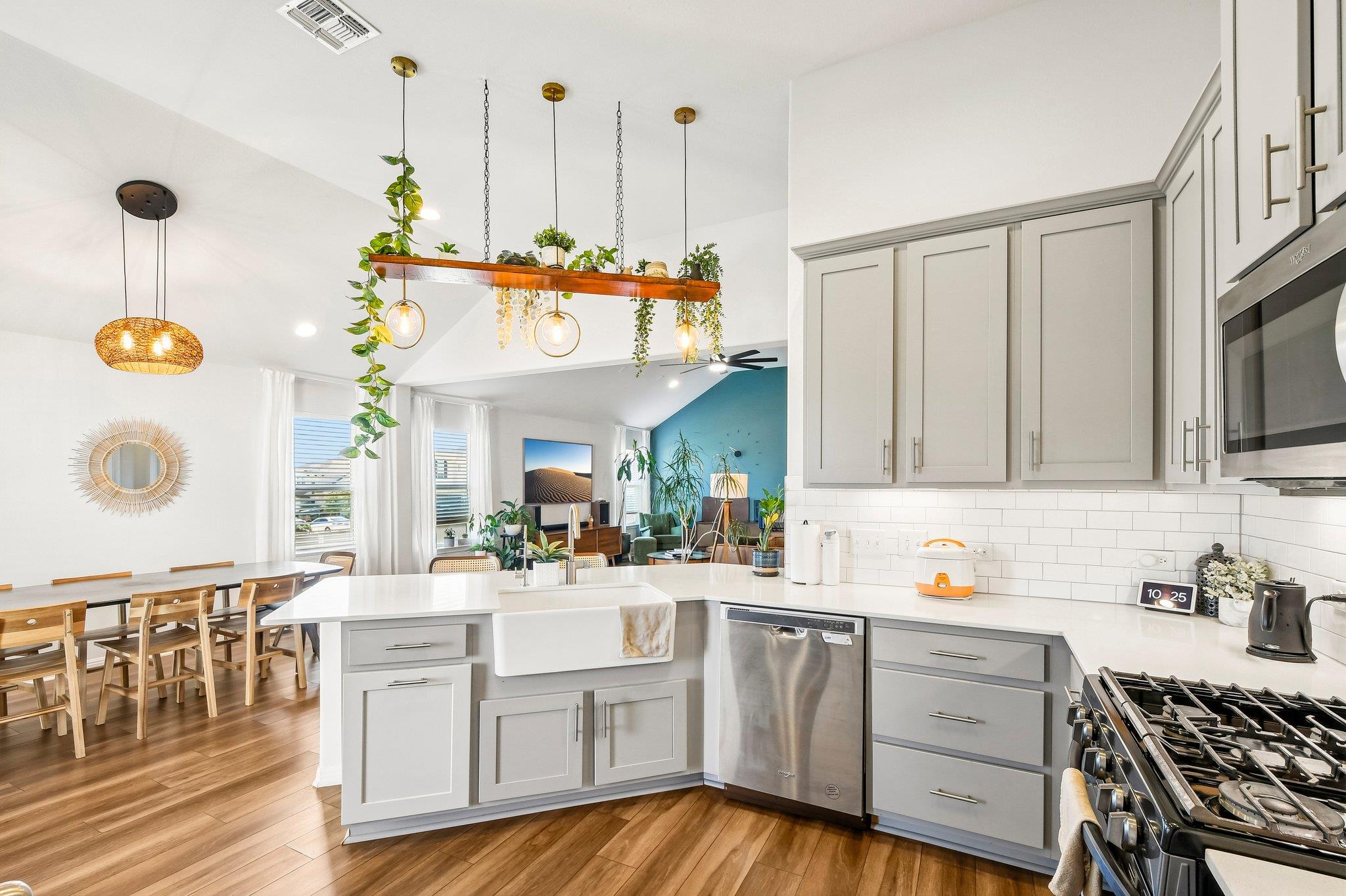 10700 Sentinel DR — photo 4