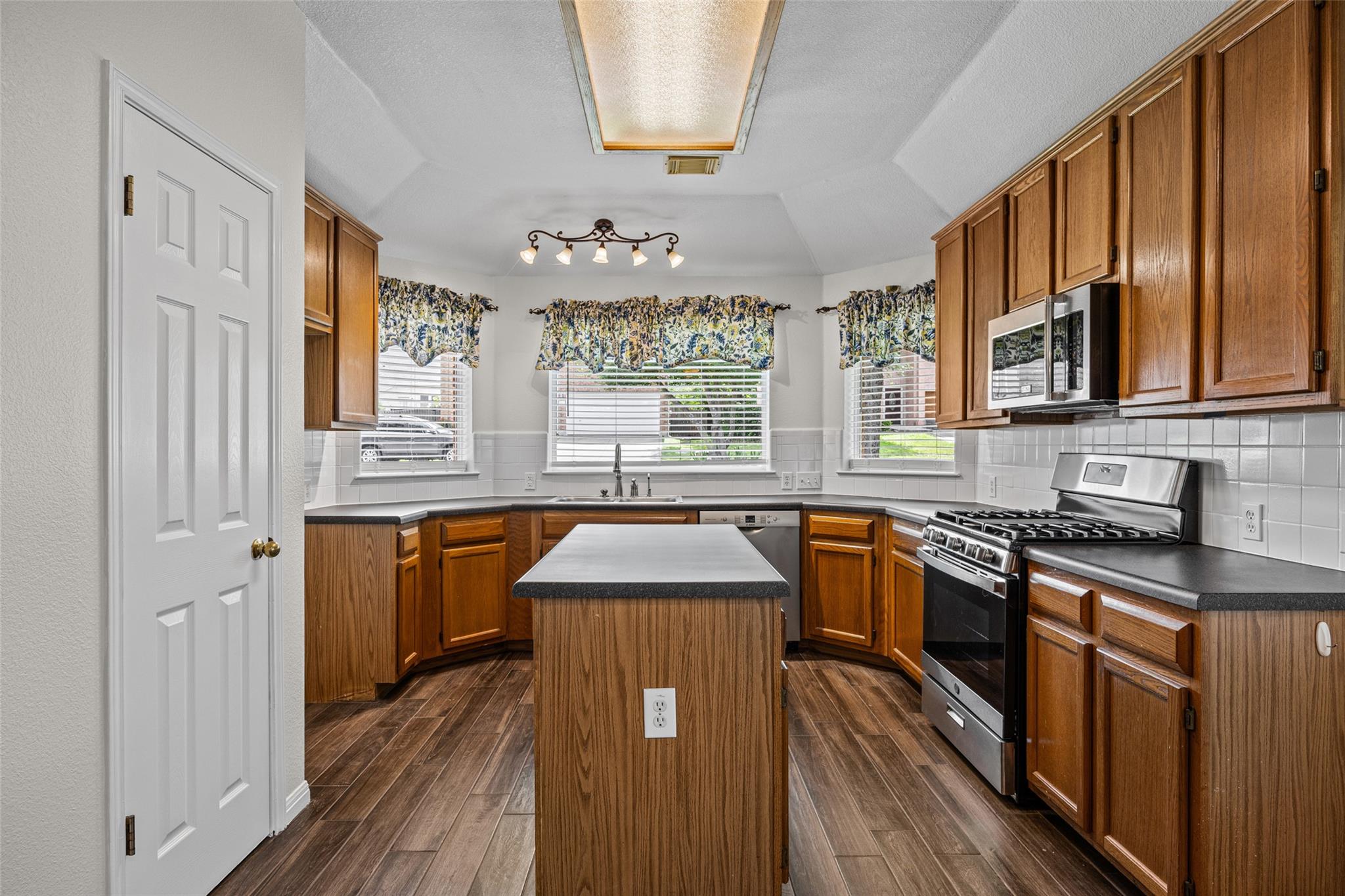 1824 Red Rock DR — photo 4
