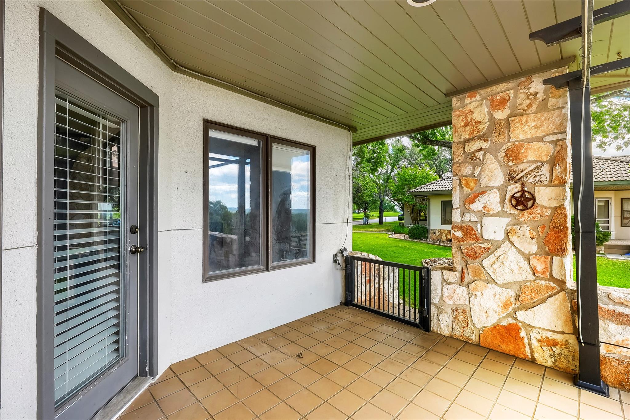 1607 Clubhouse Hill DR — photo 4